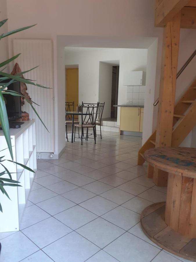 Appartement Rez De Chaussee Avec Terrasse Et Jardin Tence Exterior photo