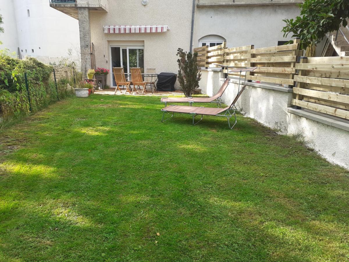 Appartement Rez De Chaussee Avec Terrasse Et Jardin Tence Exterior photo