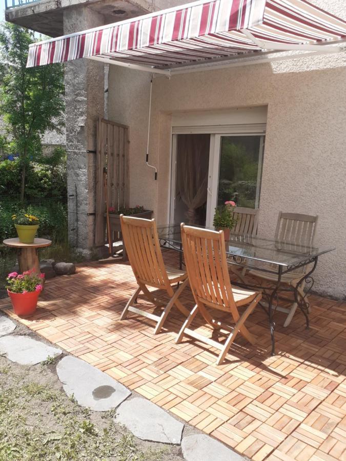 Appartement Rez De Chaussee Avec Terrasse Et Jardin Tence Exterior photo